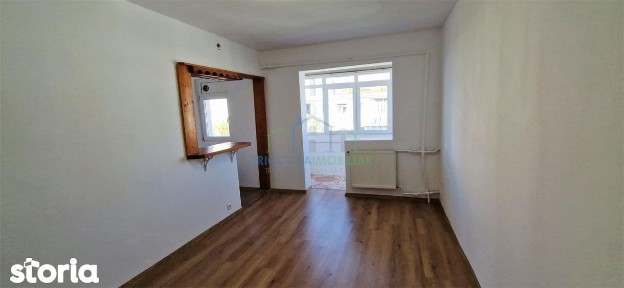 APARTAMENT 3 CAMERE Craiovita, zona Orizont