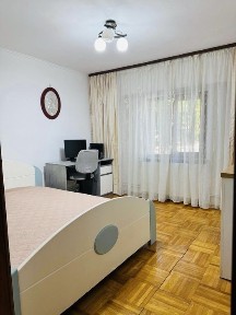 Vand apartament 3 camere parter