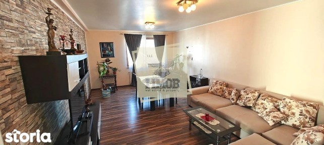 Apartament 3 camere terasa 80 mp si curte 145 mp zona Calea Cisnadiei