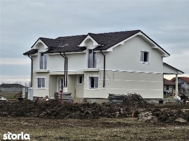 Duplex 4 camere - dormitor la parter - bucatarie inchisa - canalizare