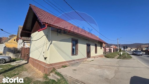 Casă cu 2 camere de vânzare