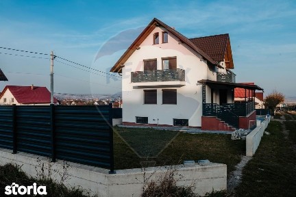 Casă / Vilă cu 4 camere de vânzare