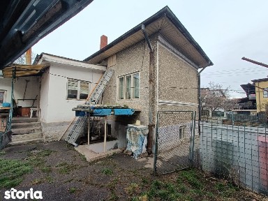 Proprietar vând teren 532 mp cu casă zonă centrală Rm. Vâlcea (zona A)