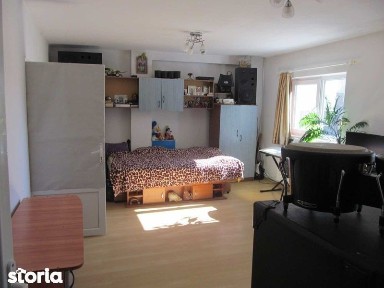 vand apartament central langa parc in pucioasa, 100 km de bucuresti