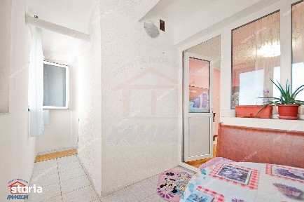 Apartament spatios, renovat, 4 camere, decomandat, etaj 4, Micro 39