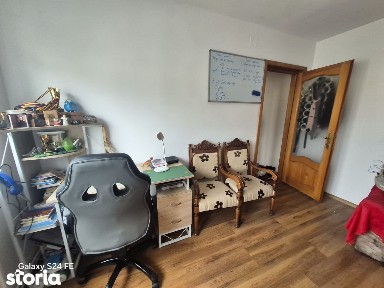 De vânzare - Apartament 3 camere decomandat | Loc de parcare