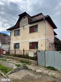 Casa spatioasa in Custelnic langa Tarnaveni! 10Ari teren!