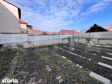 Casa de inchiriat, 7 camere, 230 mp + 415 mp teren, garaj - Gruia
