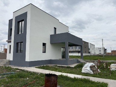 Casa la cheie constructie noua si curte amenajata DR CARNABEL