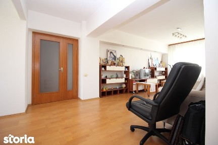 3 camere 85 mp, living 31 mp, centrală proprie, str Ceahlau - Crângași
