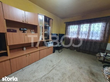 Apartament 2 camere decomandat 54 mp zona Bulevardu Unirii etaj 4