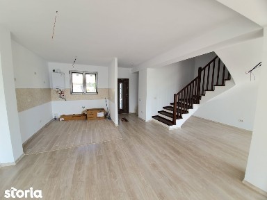 Vilă 5 camere, mansardă, curte 350 mp, mutare imediată