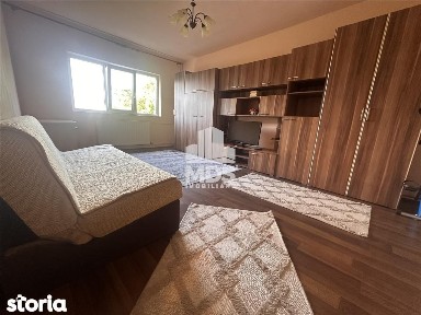 Decomandat la etajul 2 in bloc anvelopat cu centrala proprie