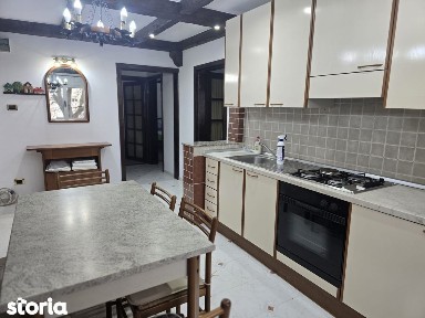Apartament 3 camere, decomandat, etaj 1 - Aradului