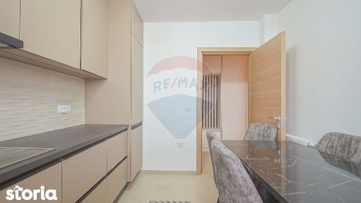 Apartament cu 3 camere, prima închiriere, în zona Tractorul