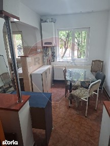 Apartament cu 3 camere de închiriat