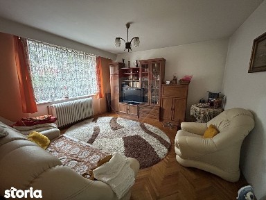Apartament cu 3 camere de închiriat în zona Central