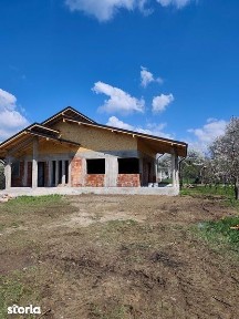 Casa de vanzare la rosu