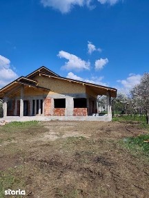 Casa de vanzare la rosu