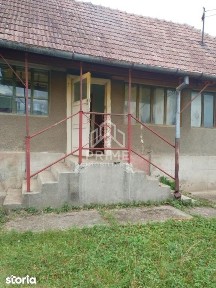 Casa individuala renovabila | 2 camere | 975 mp teren | La 13 km de Al