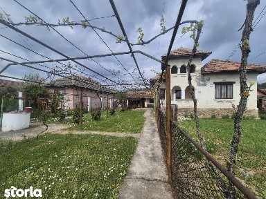Casă de vânzare - Bălești, poziționare excelentă la stradă principală