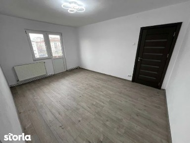 Vand apartament 2 camere,zona Mihai Viteazu
