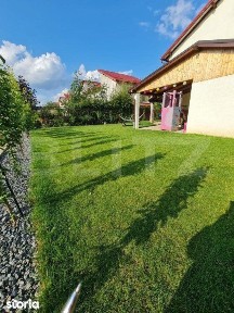 Casa tip duplex, 4 camere, terasa, pivnita, Floresti