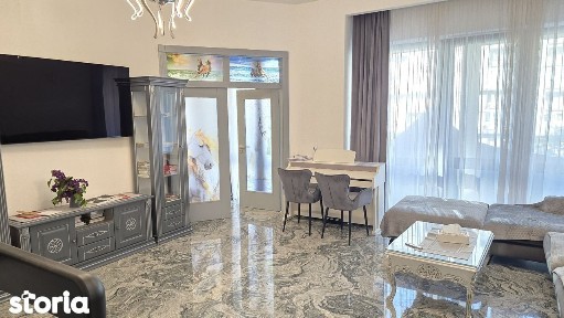 Vand apartament 4 camere deosebit in Deva, zona bld. Decebal, etaj 1