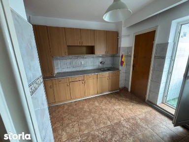 Inchiriez apartament 4 camere
