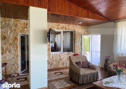 Casa 8 camere 350 mp Utvin aproape de centrul comunei 1760mp teren 23m