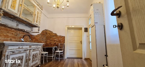 Vand apartament la casa, 2 camere, zona centrala