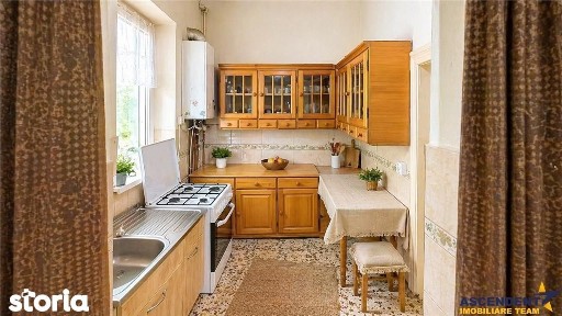 Casa cu spatiu comercial, 1.000mp teren anexe, areal Central, Reghin