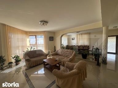 Casa spatioasa cu etaj, teren generos si livada, Zona Paulesti