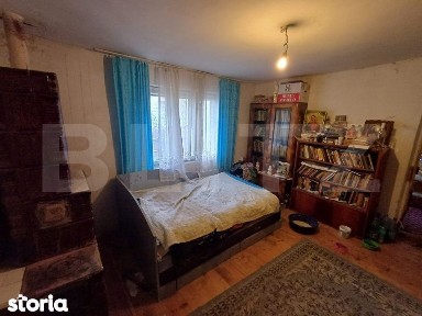 Casa de vanzare, la strada principala, zona ARCANI