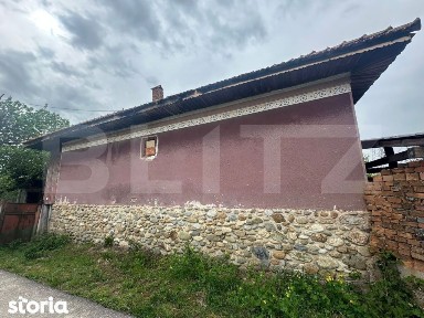 Casa de vanzare, 3 camere, 80 mp + teren de 2.077 mp - Curtisoara