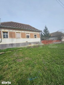 Casa batraneasca cu teren generos, in localitatea Dedrad - la 10 km