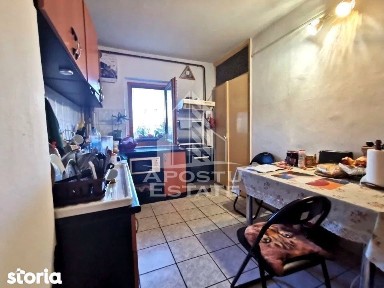 Apartament cu 3 camere de vanzare, 2 bai, zona Dambovita, Timisoara