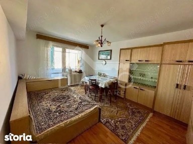 Vand apartament 3 camere, etaj 3, in cartierul Unirii.