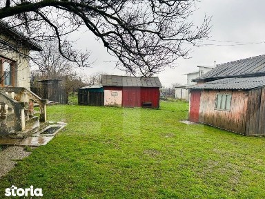 Casa din chirpici, cu teren 1900 mp - Calinesti