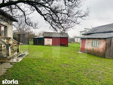 Casa din chirpici, cu teren 1900 mp - Calinesti