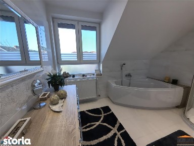 Casa mare cu garaj si teren in zona Balcescu