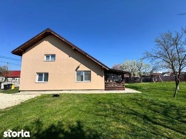 CASA INDIVIDUALA CU TEREN GENEROS- zona linistita, la 25 km de Baia