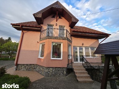 2 Case in Targu Mures singur in curte, 10 arii teren, livada, garaje