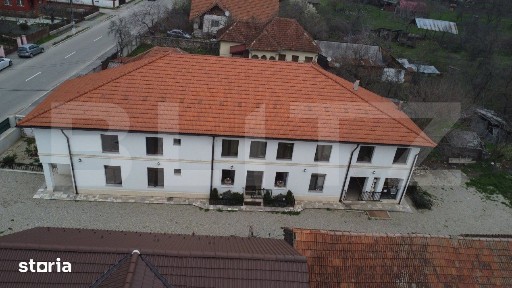 Pensiune de vanzare, 6 camere, 370 mp, zona Arcani