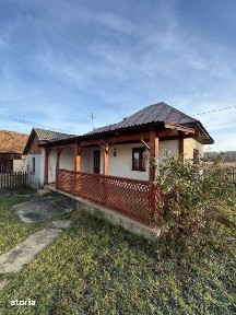 Doua case pe acelasi teren, 180 mp utili, 25 ari, Șindresti