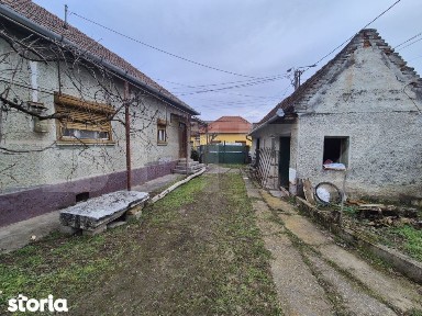 Teren 1651 mp cu casa si anexe - oportunitate investitie, zona Barab