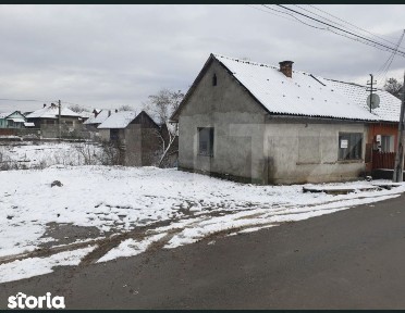 Casa cu teren de vanzare in Uriu