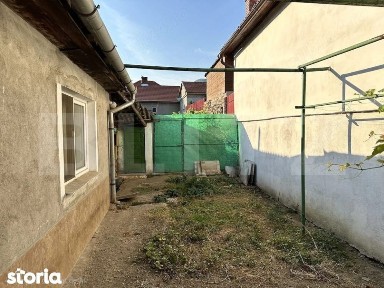 Casa de renovat 2 camere, zona linistita - Cugir