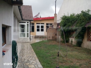 Casa de vanzare cu 3 camere, avand suprafata de 168 mp situata in Orad