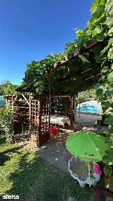 Casă spațioasă cu grădină, piscină și potențial venit din închiriere